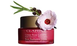 ลดเลือนริ้วรอย เผยผิวกระจ่างใส ด้วย CLARINS Rose Radiance Cream