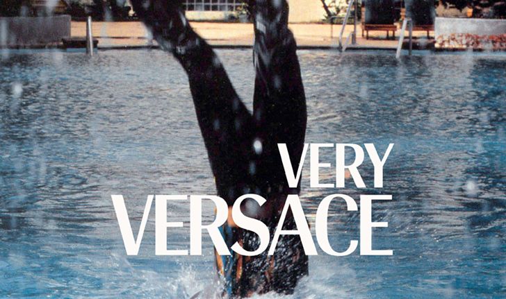 Versace เปิดตัวแคมเปญ #VeryVersace หวังสร้างความบันเทิงในช่วงกักตัวอยู่บ้าน