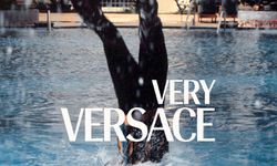 Versace เปิดตัวแคมเปญ #VeryVersace หวังสร้างความบันเทิงในช่วงกักตัวอยู่บ้าน