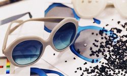 LUXOTTICA กับแว่นสายตาและแว่นกันแดด Bring On The Blues