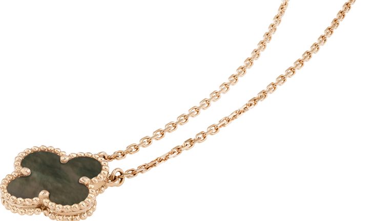 เครื่องประดับ Vintage Alhambra มาเธอร์-ออฟ-เพิร์ลสีเทา จาก Van Cleef & Arpels