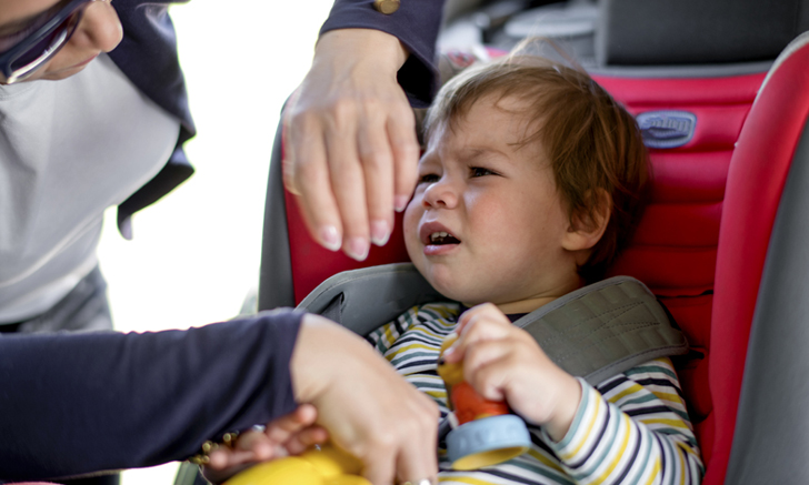 วิธีช่วยเหลือและปฐมพยาบาล เมื่อพบ "เด็กติดในรถ"