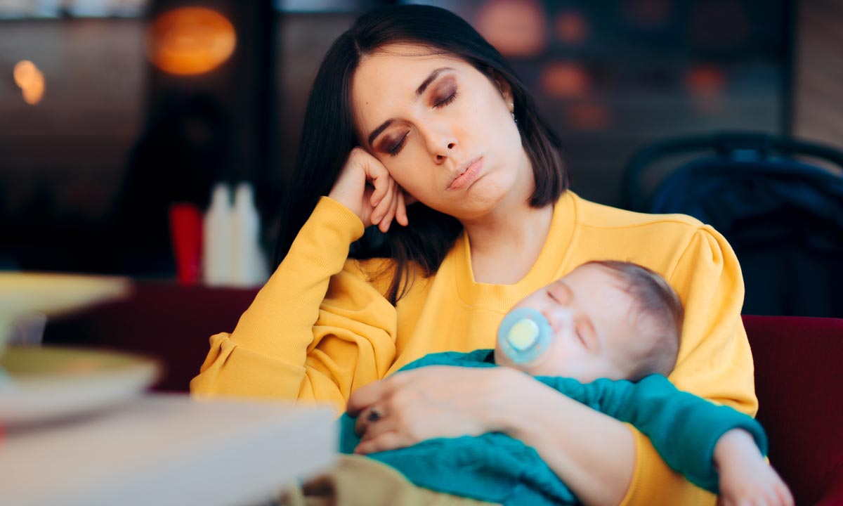 7 วิธีรับมือเมื่อต้องอดนอนในคุณแม่ที่ต้องเลี้ยงลูกวัยแรกเกิด