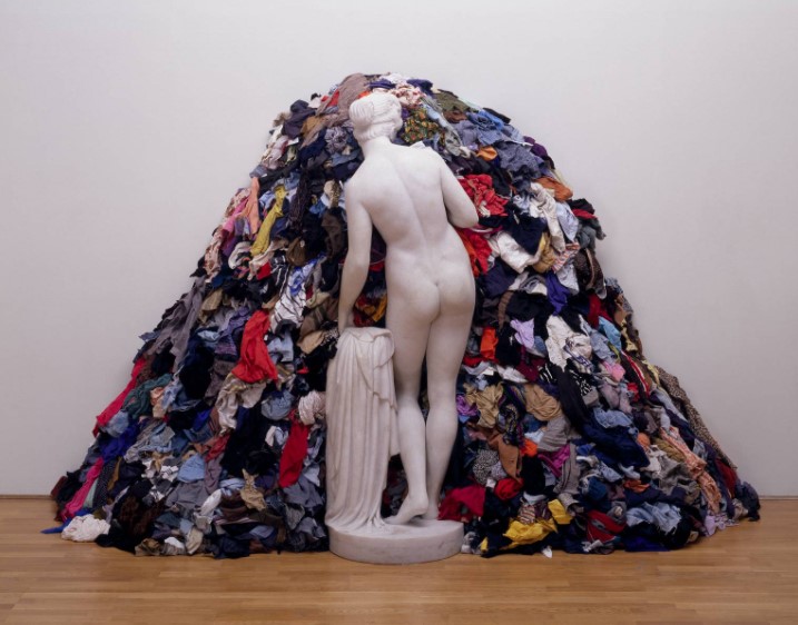 Venus of the Rags โดย Michelangelo Pistoletto จากปี 1967, 1974