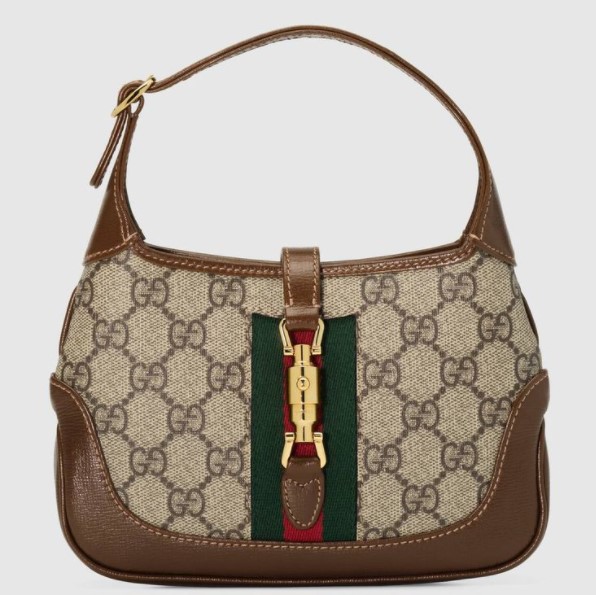 กระเป๋า $1,700 (51,102 บาท) จาก Gucci