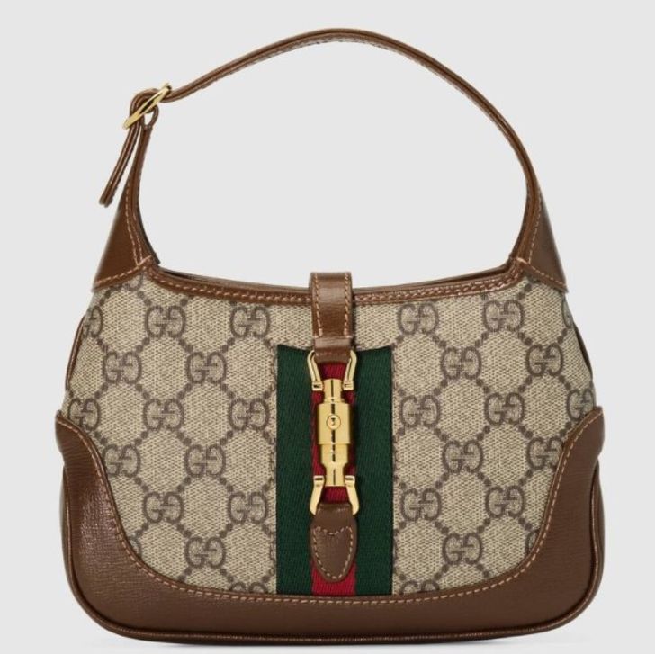 กระเป๋า $1,700 (51,102 บาท) จาก Gucci