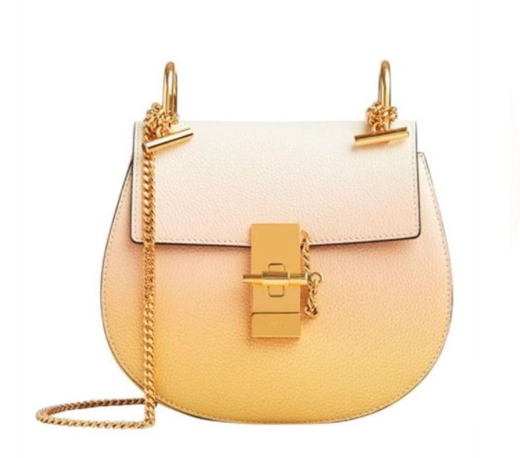 กระเป๋า $1,890 (56,813 บาท) จาก Chloé