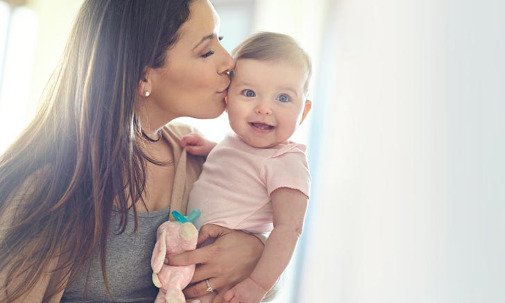 5 ข้อสำคัญที่คุณหมอเตือน ห้ามจูบหอมทารกอายุน้อยกว่า 3 เดือน