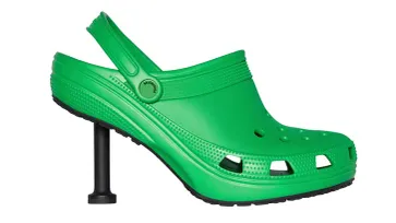 ลืมรองเท้าโฟมพื้นหนาแบบเดิมๆ ไปเลย เมื่อ Balenciaga x Crocs ก็จะได้รองเท้าทรงประมาณนี้!