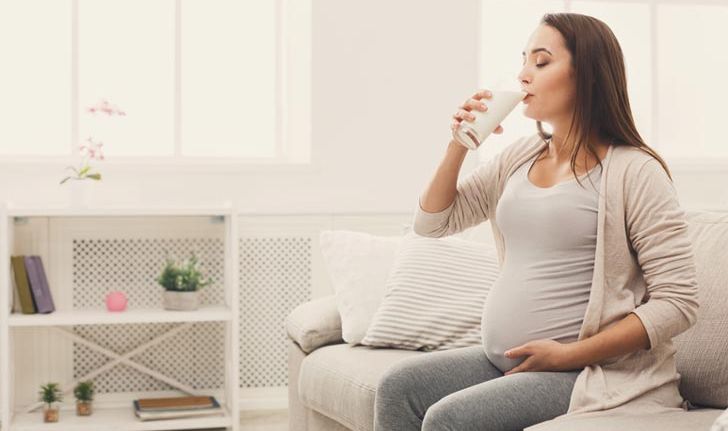 นม 6 ชนิดที่แม่ท้องควรดื่ม ลดความเสี่ยงโรคกระดูกอ่อนในทารกได้