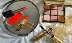 ส่อง Burberry คอลเลคชั่น Color Clash 2021 เพิ่มความสวย แซ่บ ไปกับสีสันสุดโดดเด่น