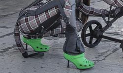 Balenciaga x Crocs การร่วมมือกันอย่างลงตัว ที่สาวสายแฟห้ามพลาด!