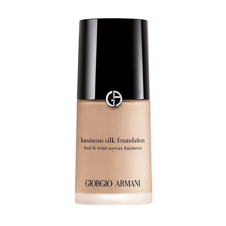 Luminous Silk Foundation จาก Giorgio Armani (ราคา 2,500 บาท)