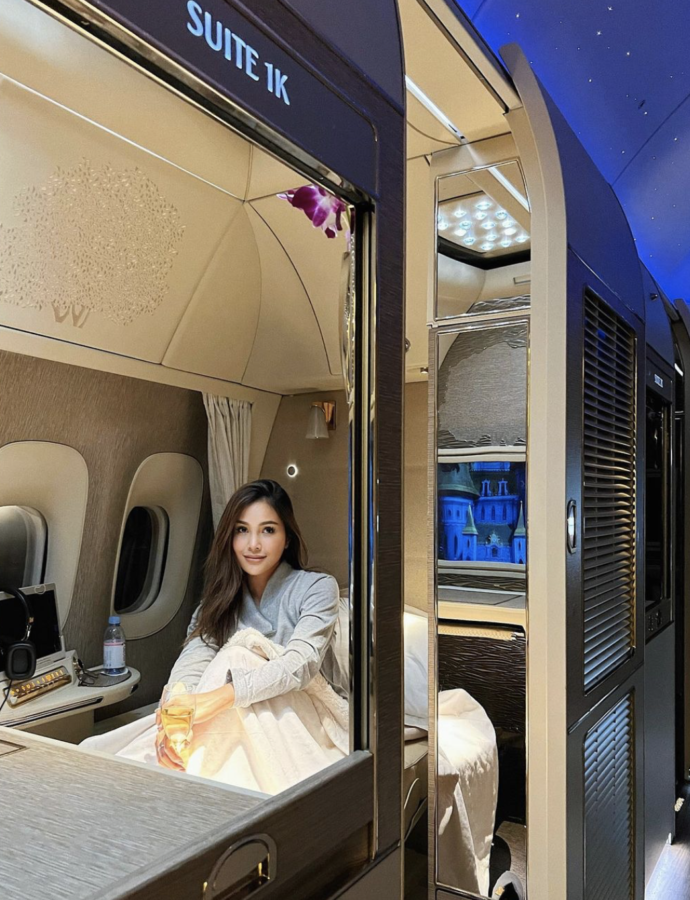 แป้ง-พลอยวารินทร์ ทรงปกรณ์ ในห้องโดยสาร Suite 1K ของสายการบิน Emirates
