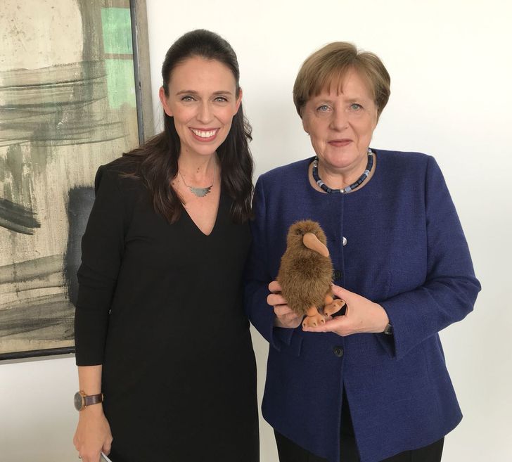 (จากซ้าย) Jacinda Ardern, Angela Merkel
