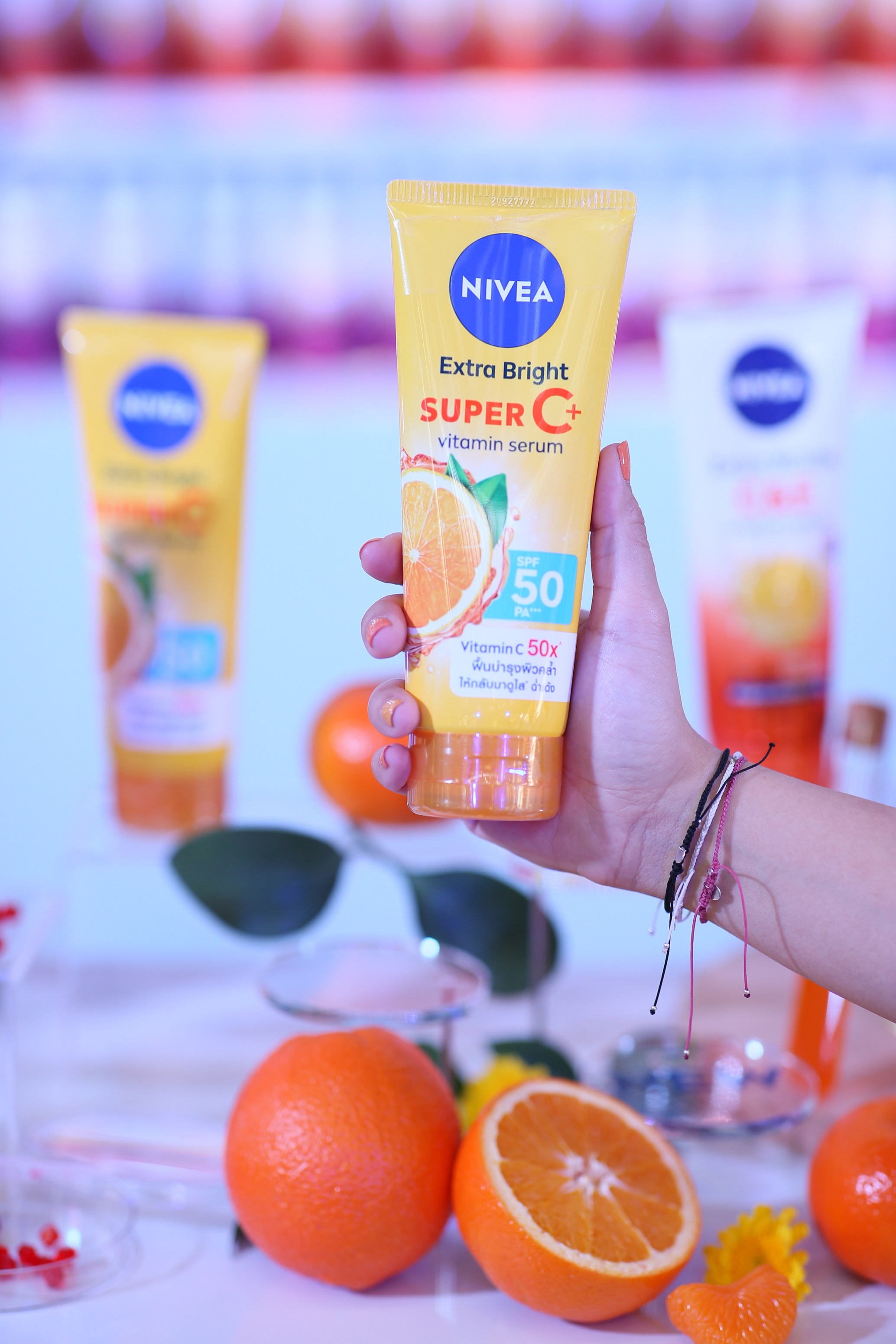 นีเวีย เอ็กซ์ตร้า ไบรท์ ซูเปอร์ ซี พลัส” (NIVEA Extra Bright Super C+)