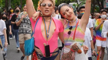 "ซิลวี่-มิ้น" กับแฟชั่นสุดจี๊ด ในพาเหรดเฉลิมฉลอง Pride Month