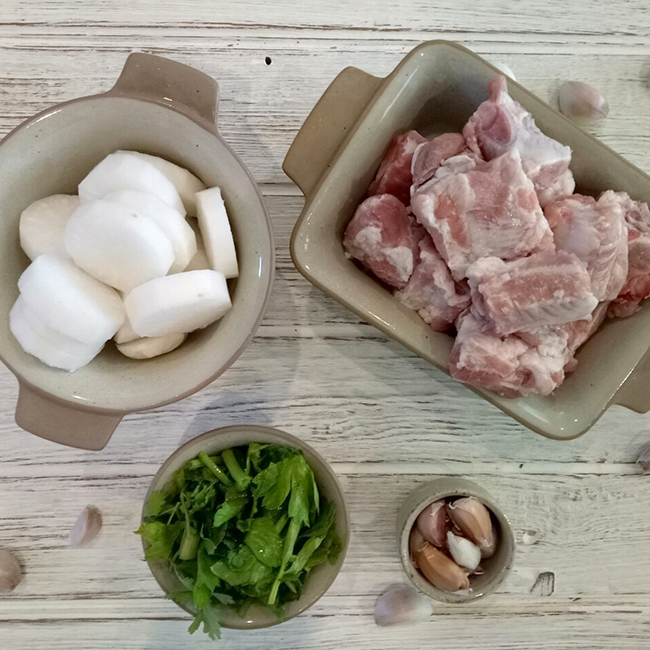 วัตถุดิบ ต้มจืดซี่โครงหมูกับหัวไชเท้า