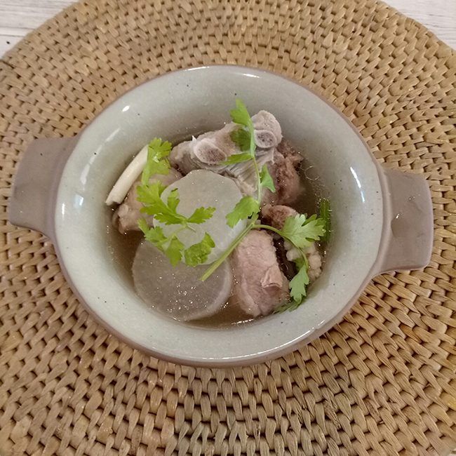  ต้มจืดซี่โครงหมูกับหัวไชเท้า