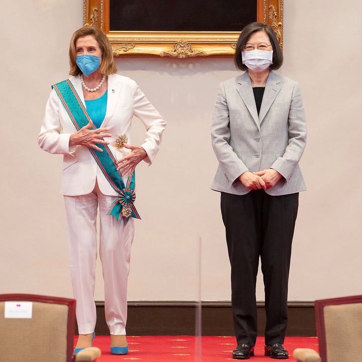 (จากซ้าย) Nancy Pelosi, Tsai Ing-wen