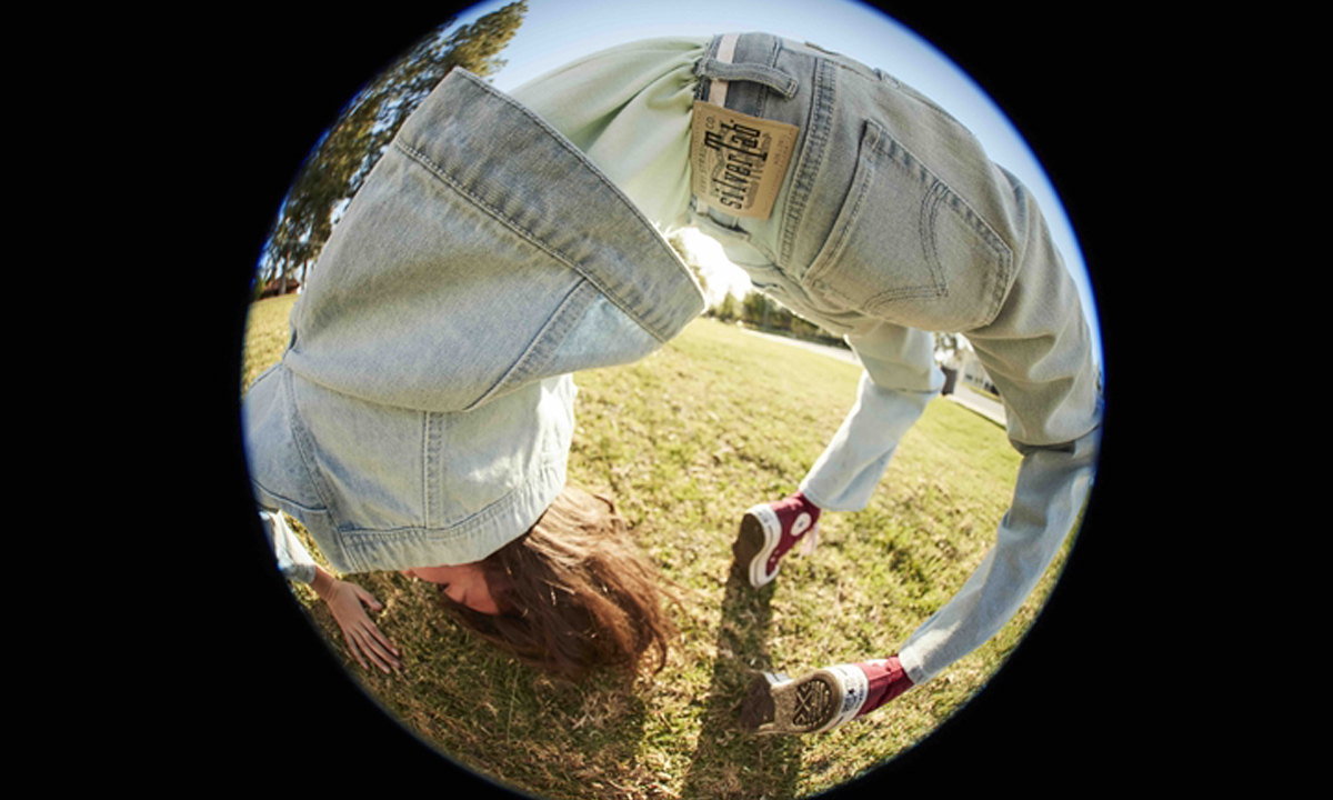 Levi’s® SilverTab™ Levi’s® นำลุคโอเวอไซส์จากยุค ‘90s กลับมาอีกครั้ง