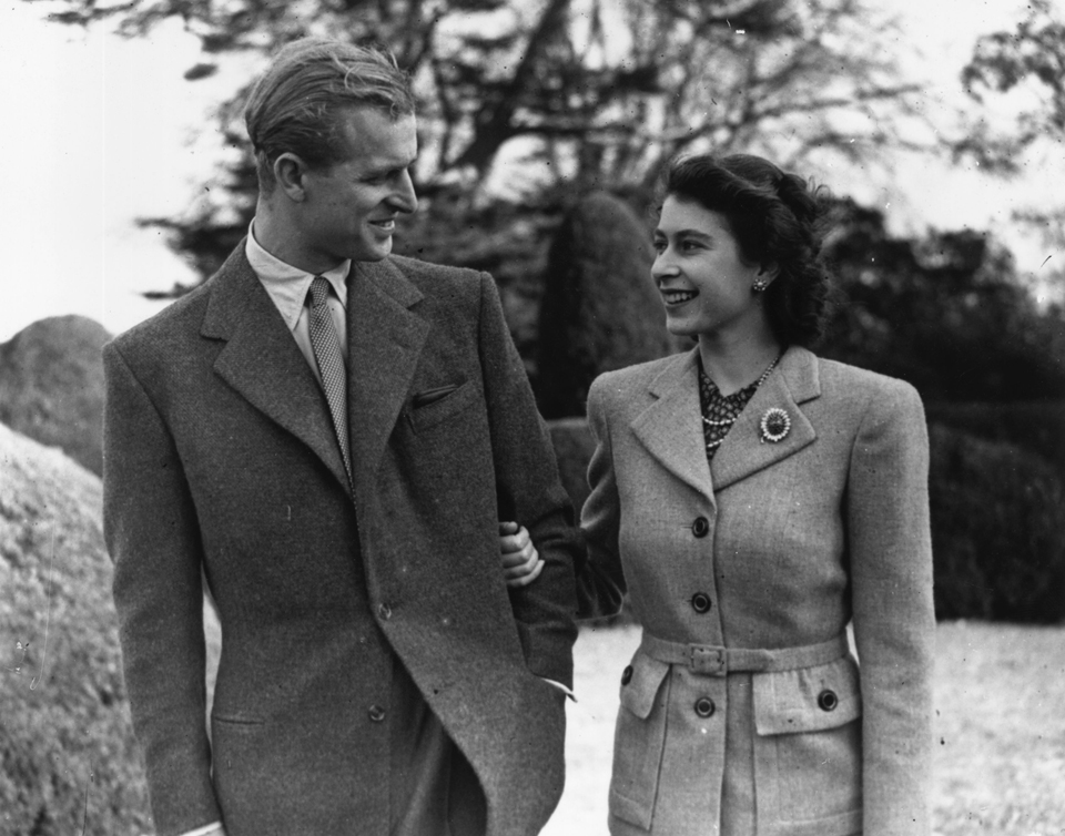 24th November 1947: Princess Elizabeth and The Prince Philip, Duke of Edinburgh enjoying a walk during their honeymoon at Broadlands, Romsey, Hampshire