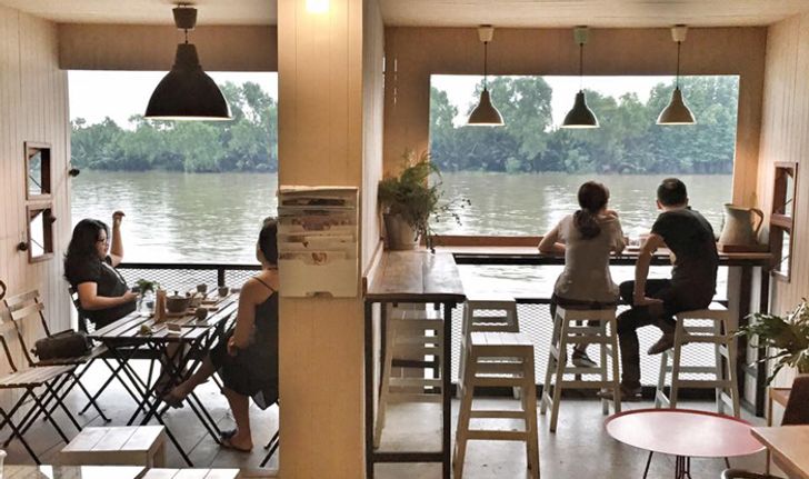 เปลี่ยนบ้านเก่าอายุกว่า 50 ปี เป็น “ท่าน้ำ คาเฟ่” ร้านกาแฟสุดชิลริมแม่น้ำบางปะกง