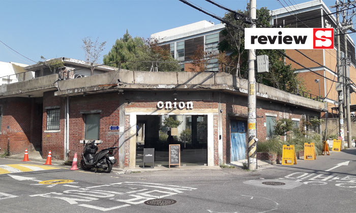 อาคารเก่าสร้างมูลค่าใหม่เป็น “Onion” คาเฟ่ดังในเกาหลีใต้ นั่งเท่ นั่งเก๋ในตึกร้าง