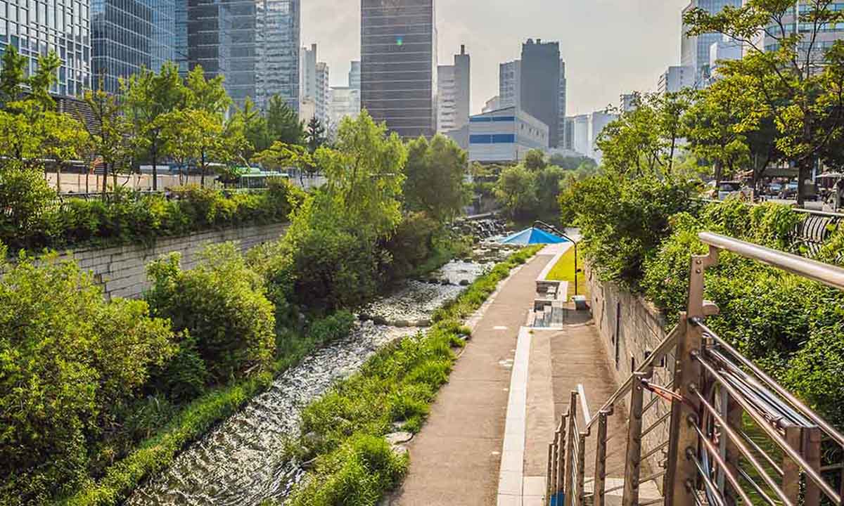 คลองชองกเยชอน ต้นแบบการฟื้นชีวิตคลองโบราณ สร้างพื้นที่แบ่งปันให้คนเมือง
