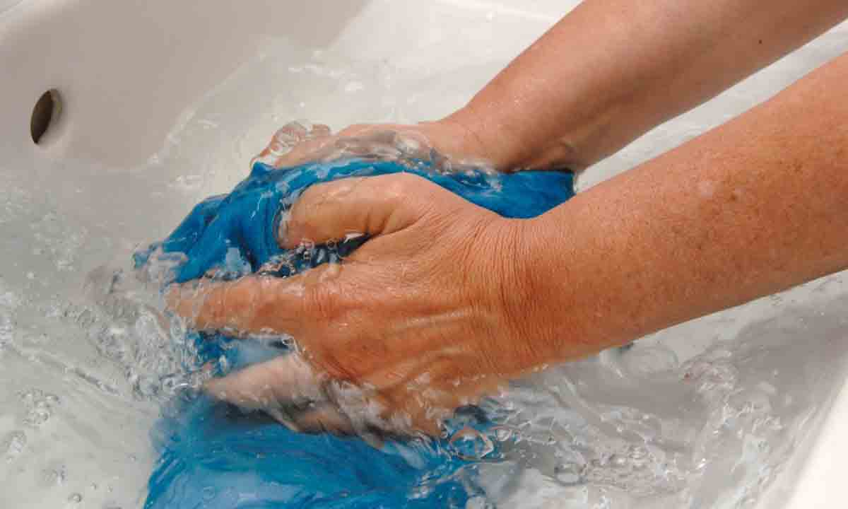 วิธีซักผ้าด้วยมือให้สะอาดเพียงแค่ 5 ขั้นตอน แม้ไม่มีกะละมัง