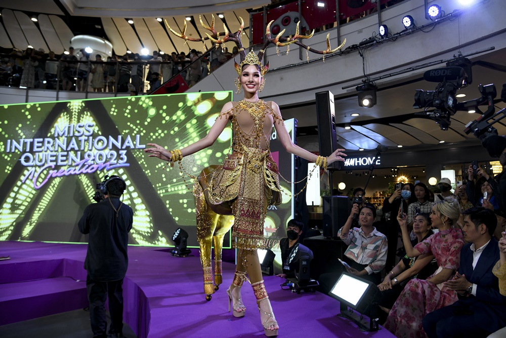 ชุดประจำชาติไทย ในงาน Miss International Queen