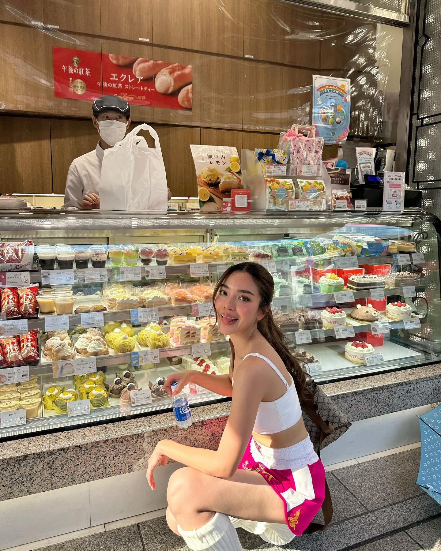 ปราง กัญญ์ณรัณ ถ่ายภาพในร้านขนมเค้กที่ญี่ปุ่น