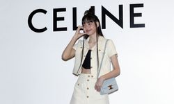 เรื่องราวความคลาสสิกของแฟชั่นไอเท็มจากแบรนด์ดัง Celine Triomphe Bag