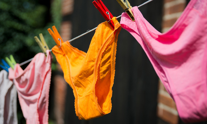 ซักกางเกงในให้สะอาดให้ถูกวิธี ซักมือ หรือซักเครื่องดีกว่ากัน?