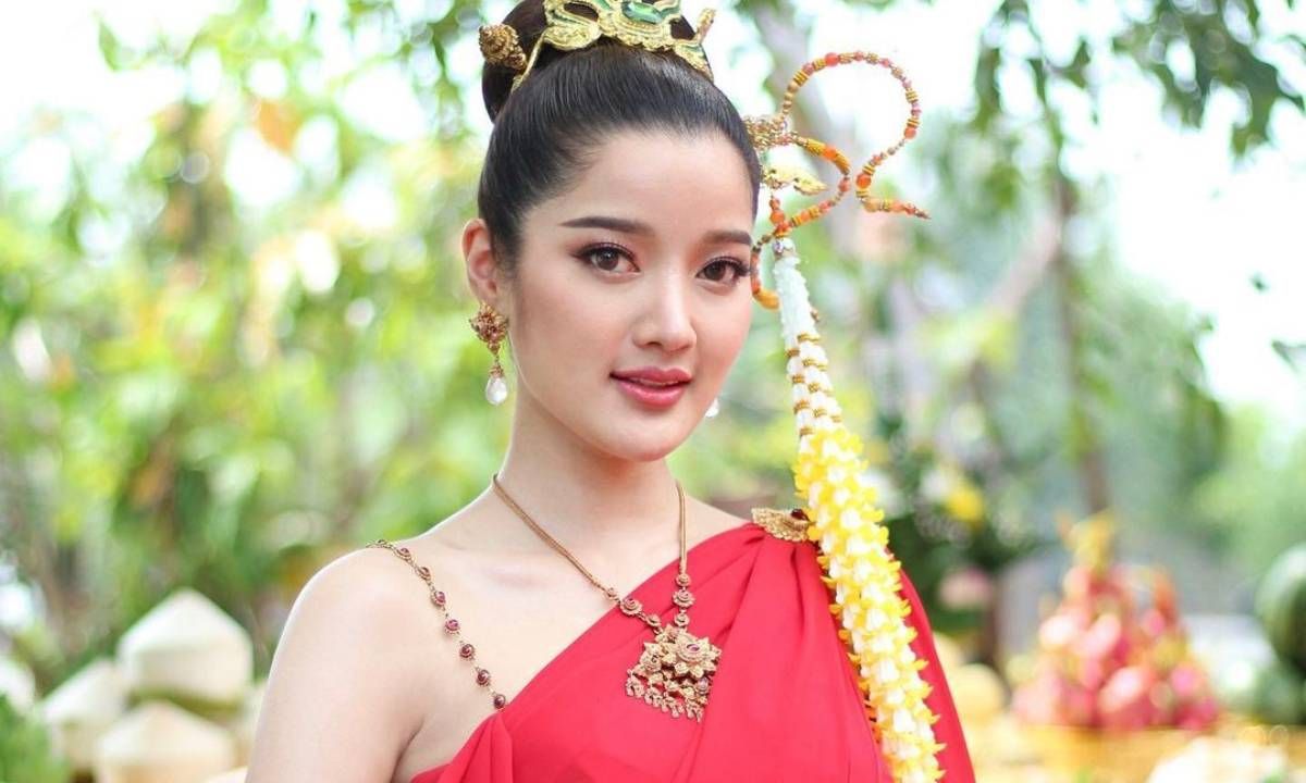 "กานต์ ชนนิกานต์" นางสาวไทย 2566 สวยสง่าในลุครำถวายพ่อปู่แม่ย่าพญานาคราช