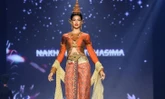 "แอนโทเนีย โพซิ้ว" กับชุดประจำชาติ Miss Universe Thailand 2023