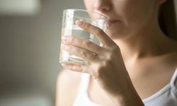 5 ประโยชน์ที่ได้รับทันทีจากการดื่มน้ำเปล่าหลังตื่นนอนตอนเช้า
