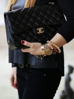 กระเป๋า chanel รุ่น classic สวยฮิต สะพายได้ทุกโอกาส