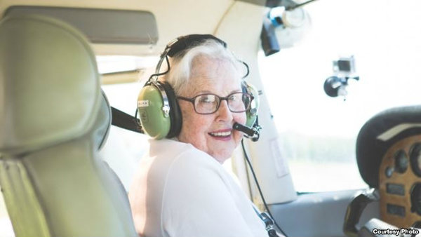 ฝันที่เป็นจริง ยายอเมริกันวัย 91 ปี รอทั้งชีวิตเพื่อได้เป็นนักบิน