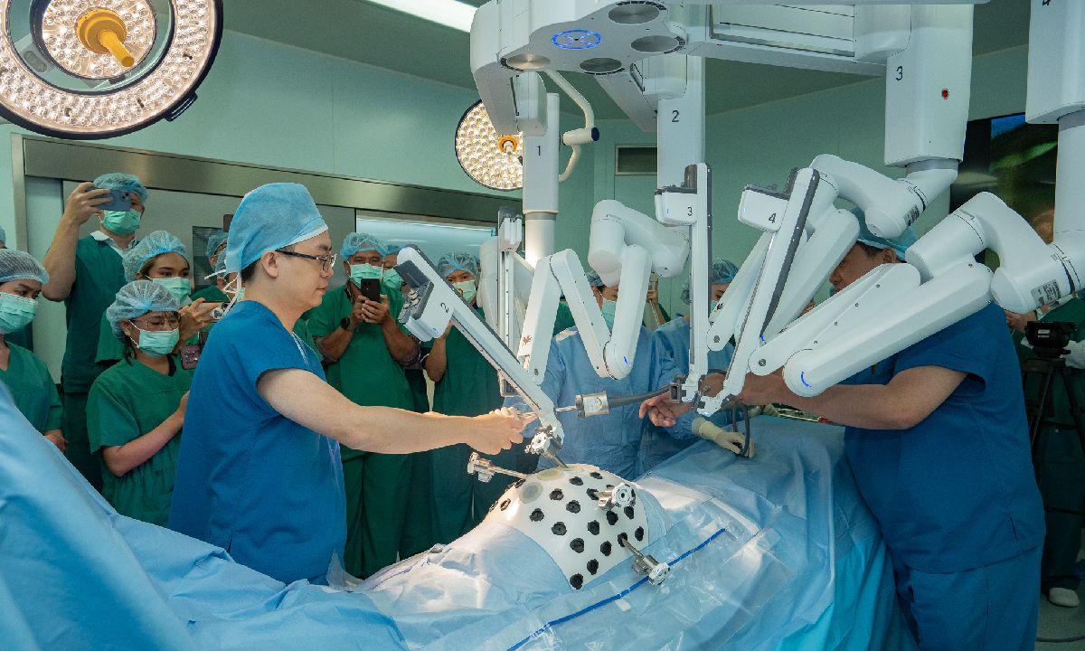 โรงพยาบาลกรุงเทพ ทุ่มเงิน 200 ล้านบาท ชูความเชี่ยวชาญในการผ่าตัด  ด้วยหุ่นยนต์ช่วยผ่าตัด “The da Vinci Xi”
