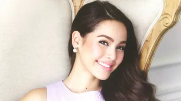 Yaya Urassaya Wallpaper : Beauty On Top