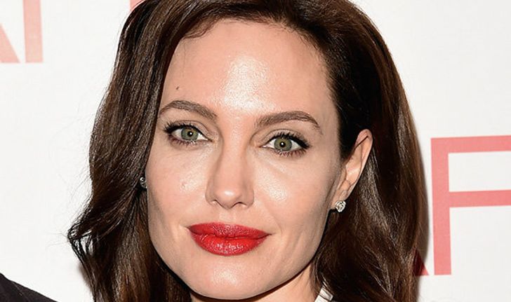 ปากสวยเอิ่บอิ่มแบบฉบับ Angelina Jolie