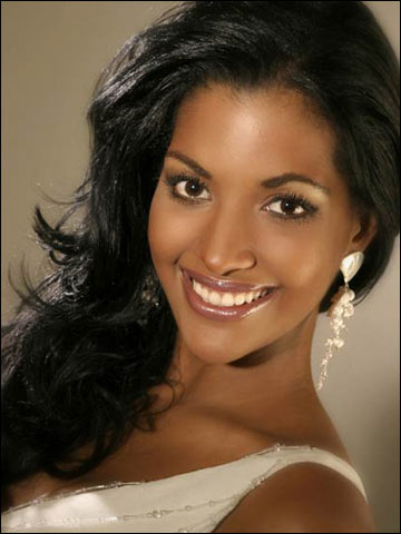 สาวงามจากเปรูพิชิตมงกุฎมิสเวิลด์ 2004