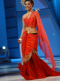 สาวออสซี่คว้ามงกุฏ นางงามจักรวาลปี 2004