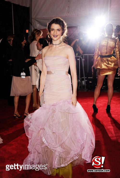 แฟชั่นอัพเดท! ชุดราตรีสั้น-ยาว สไตล์คนดังประจำฤดูกาลนี้