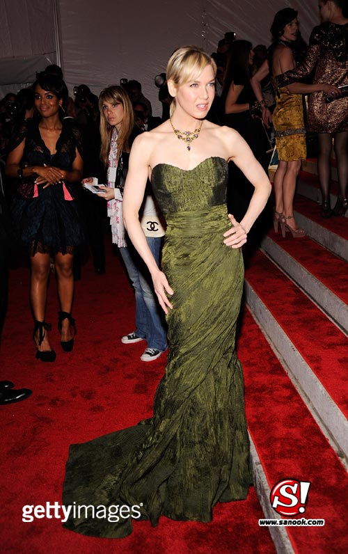 แฟชั่นอัพเดท! ชุดราตรีสั้น-ยาว สไตล์คนดังประจำฤดูกาลนี้