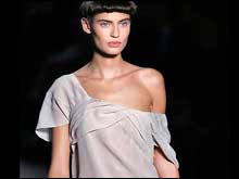 เสื้อโชว์หัวไหล่ แฟชั่นฮิพสำหรับสาวหุ่นทุกแบบ