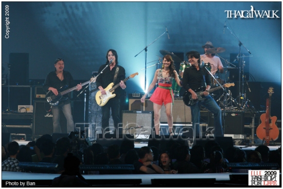 แฟชั่นโชว์  ELLE Fashion for Life 2009