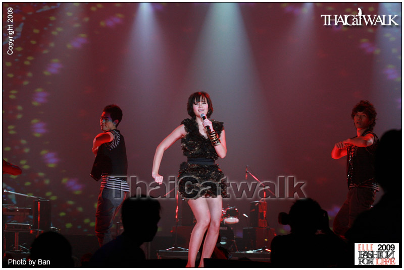 แฟชั่นโชว์  ELLE Fashion for Life 2009