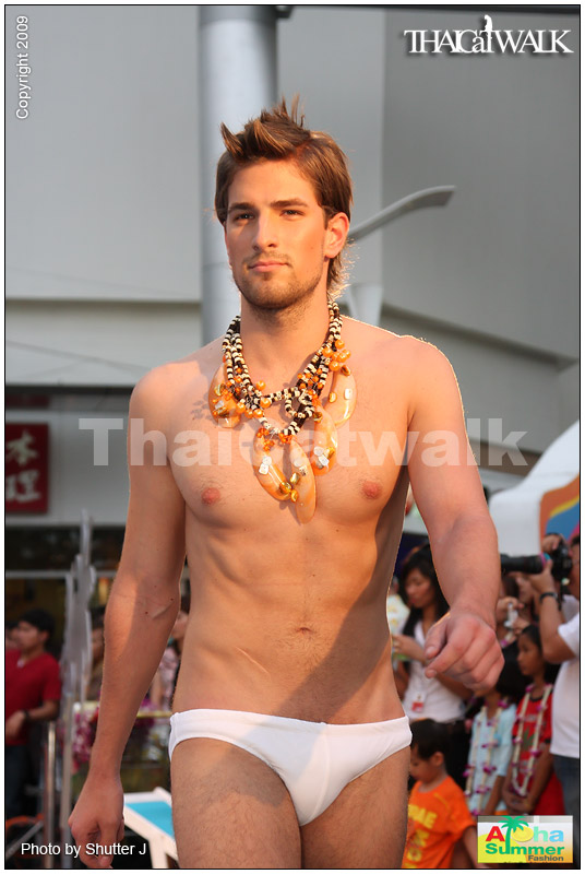 แฟชั่นโชว์ Aloha Sexy Fashion หยาด ปอย นำทีม